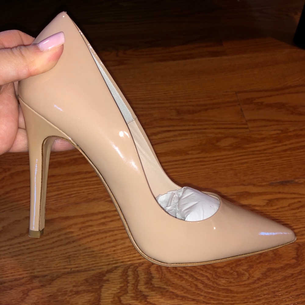 Vero Cuoio Nude Patent Pumps